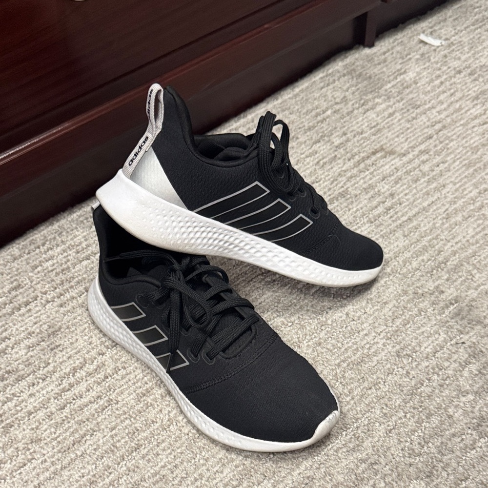 Adidas women’s sz 8 Black and White Sneakers